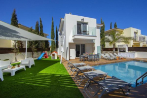Tsokkos Family Villa - Pool Garden Walk to Beach